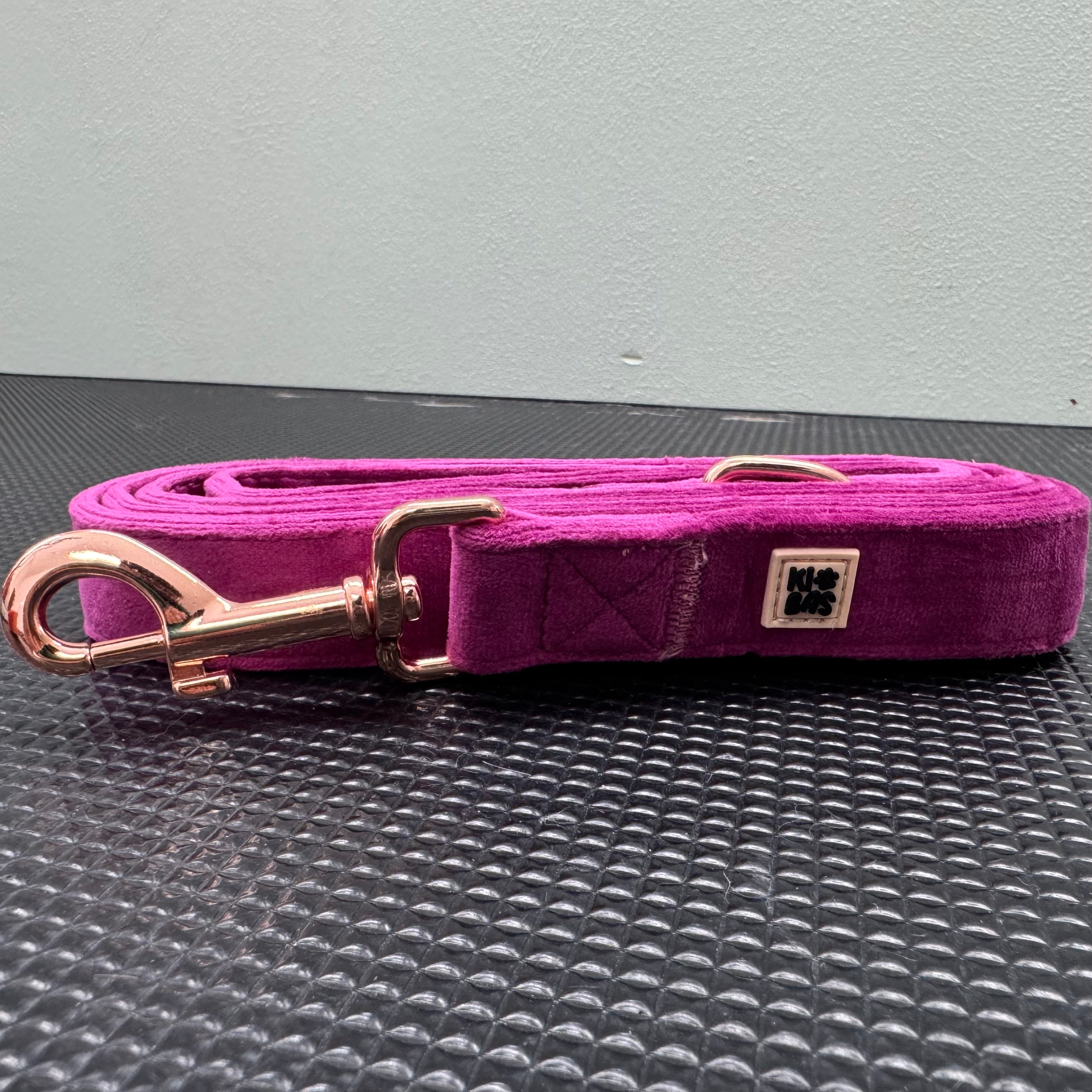 ROYAL BERRY VELVET - LEASH